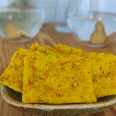 cracker keto low carb kama origano e sale affumicato per aperitivo